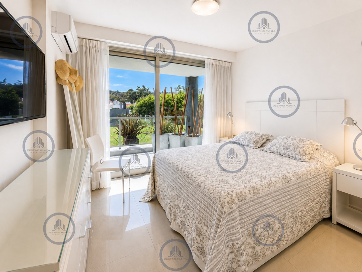 Apartamento ID.3250 - Apartamento moderno de 3 Dormitorios frente al mar en Playa Brava, Punta del Este