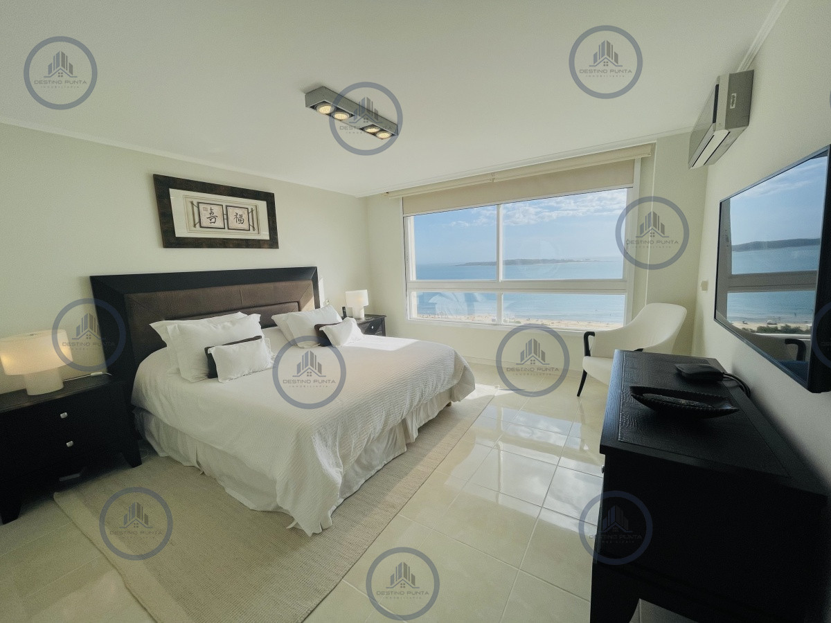 Apartamento ID.1059 - Venta de Excelente apartamento en alquiler temporario de tres dormitorios más dependencia de servicio, Playa Mansa, Punta del Este