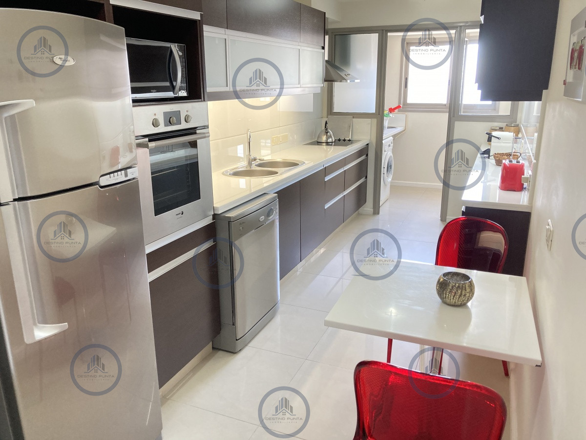 Apartamento ID.456 - Venta y alquiler temporario de apartamento de tres dormitorios en torre Premiun de playa Brava, Punta del Este