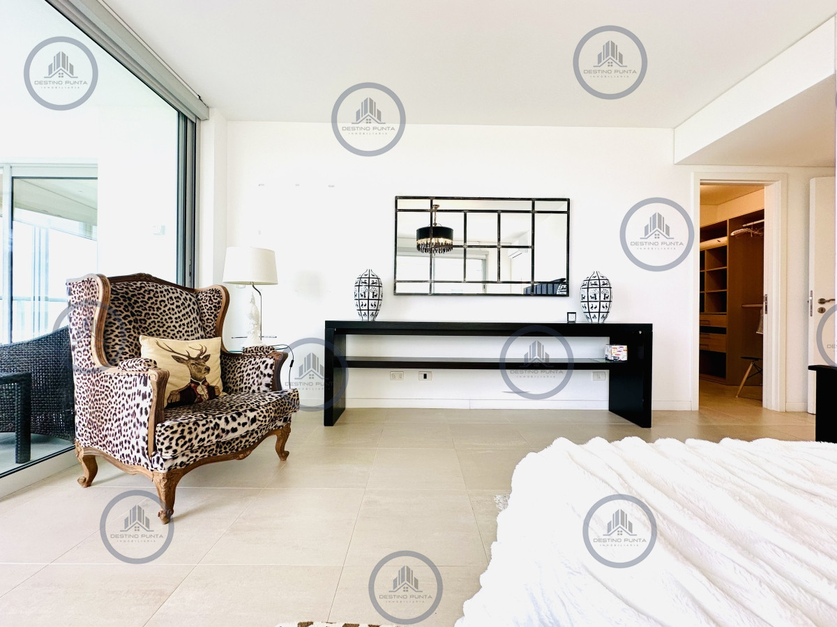 Apartamento ID.272 - Oportunidad en Venta Maravilloso departamento esquinero en Torre Le Parc, Playa Brava, Punta del Este