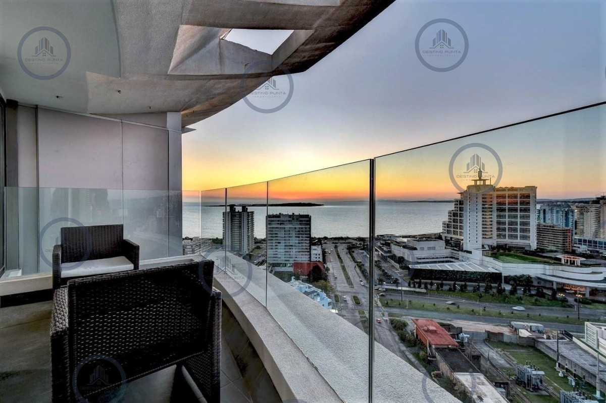 Apartamento ID.1626 - Alquiler temporario de apartamento de dos dormitorios con dos baños a pasos de la Playa y centro comercial, Punta del Este