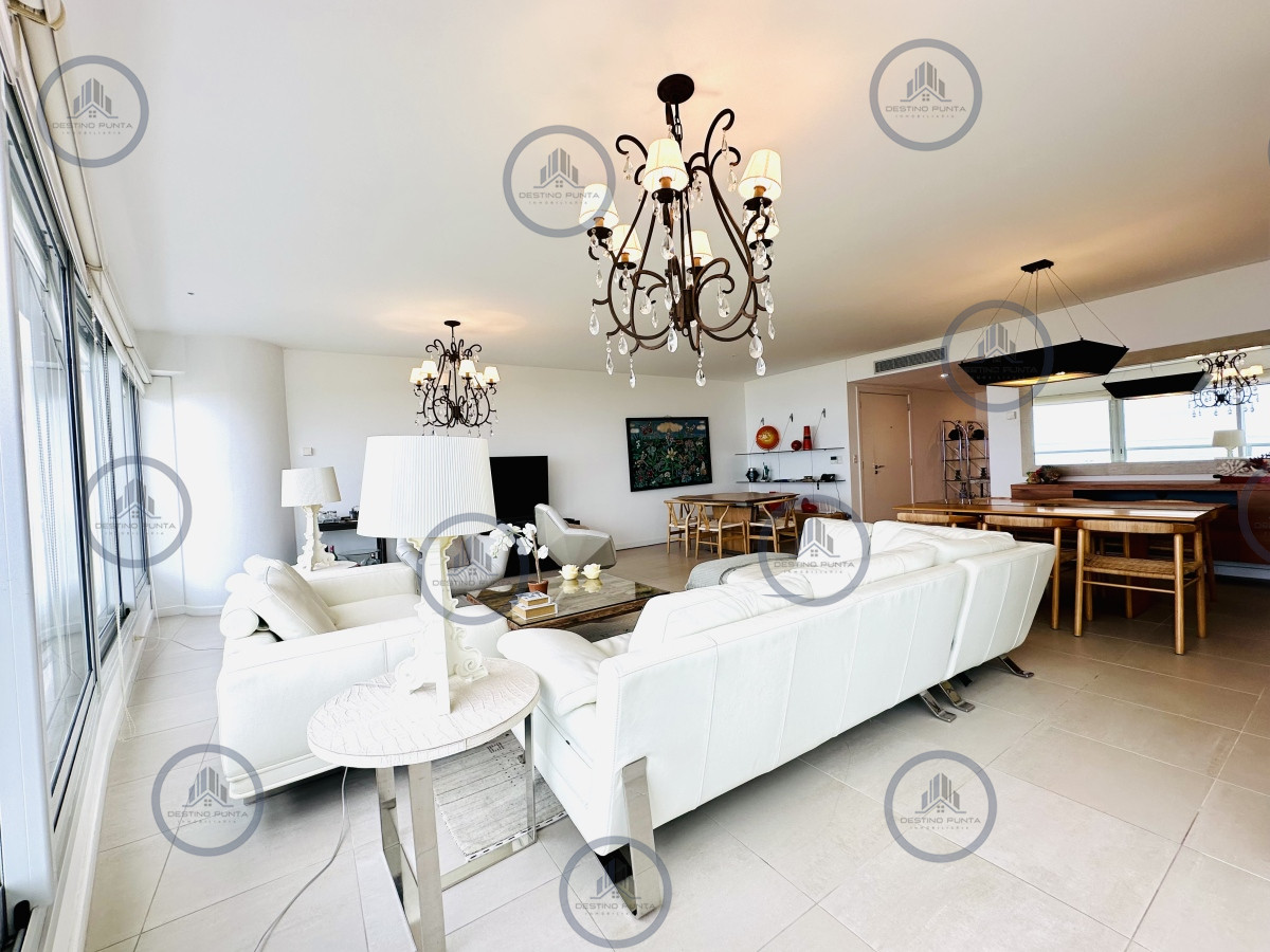 Apartamento ID.272 - Oportunidad en Venta Maravilloso departamento esquinero en Torre Le Parc, Playa Brava, Punta del Este