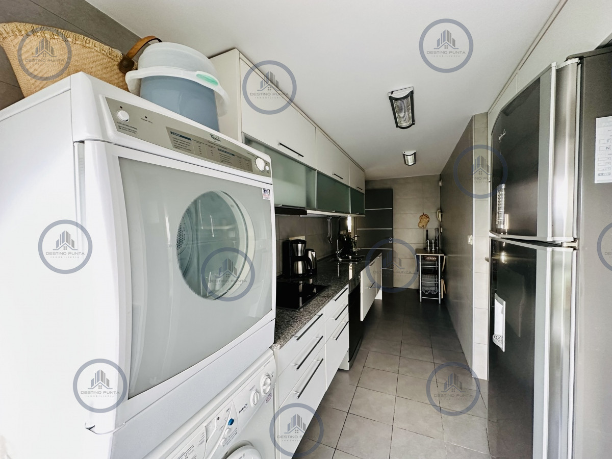Apartamento ID.1529 - Alquiler temporal y anual de apartamento de tres dormitorios frente al mar en Pinares, playa Mansa