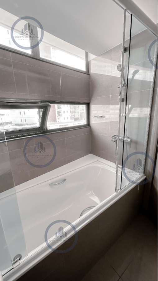 Apartamento ID.2314 - Apartamento de 2 dormitorios con 2 baños en alquiler por temporada torre moderna de Punta del este 