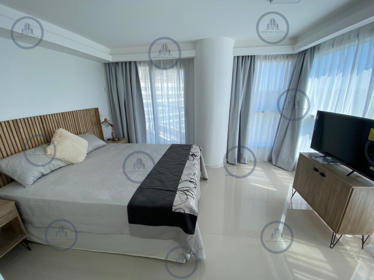 Apartamento ID.173 - Apartamento piso alto de 2 dormitorios en suite más dependencia de servicio y parrillero, Playa Brava