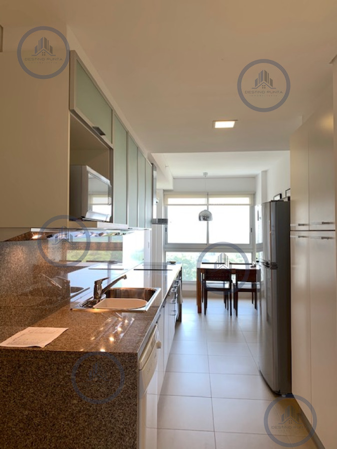 Apartamento ID.51 - Alquiler temporario de apartamento de dos dormitorios más dependencia de servicio sobre Playa Brava, Punta del Este