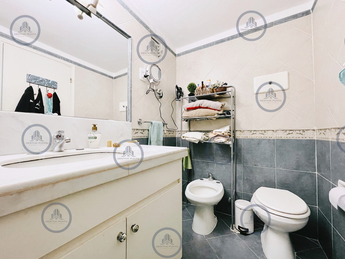 Apartamento ID.2075 - Excelente Apartamento de 2 Dormitorios Frente a Los Dedos, Playa Brava Punta del Este