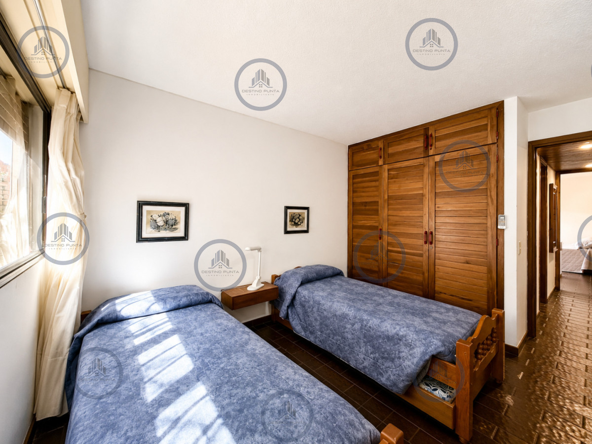 Apartamento ID.3115 - Oportunidad en Venta! Apartamento con alma de casa, 3 Dormitorios, Parrillero y Estufa, en zona Península Punta del Este