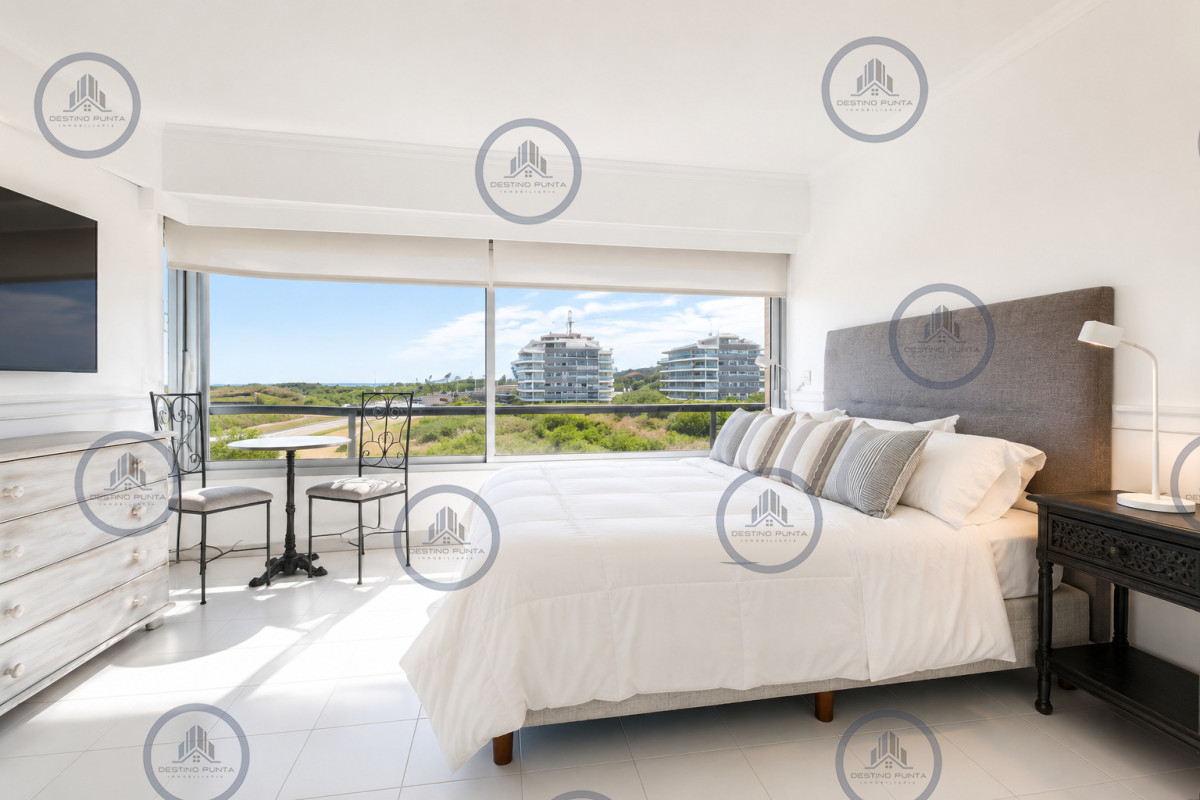 Apartamento ID.1102 - Exclusivo Apartamento Frente al Mar en Playa Brava, 3 Dormitorios y Dependencia