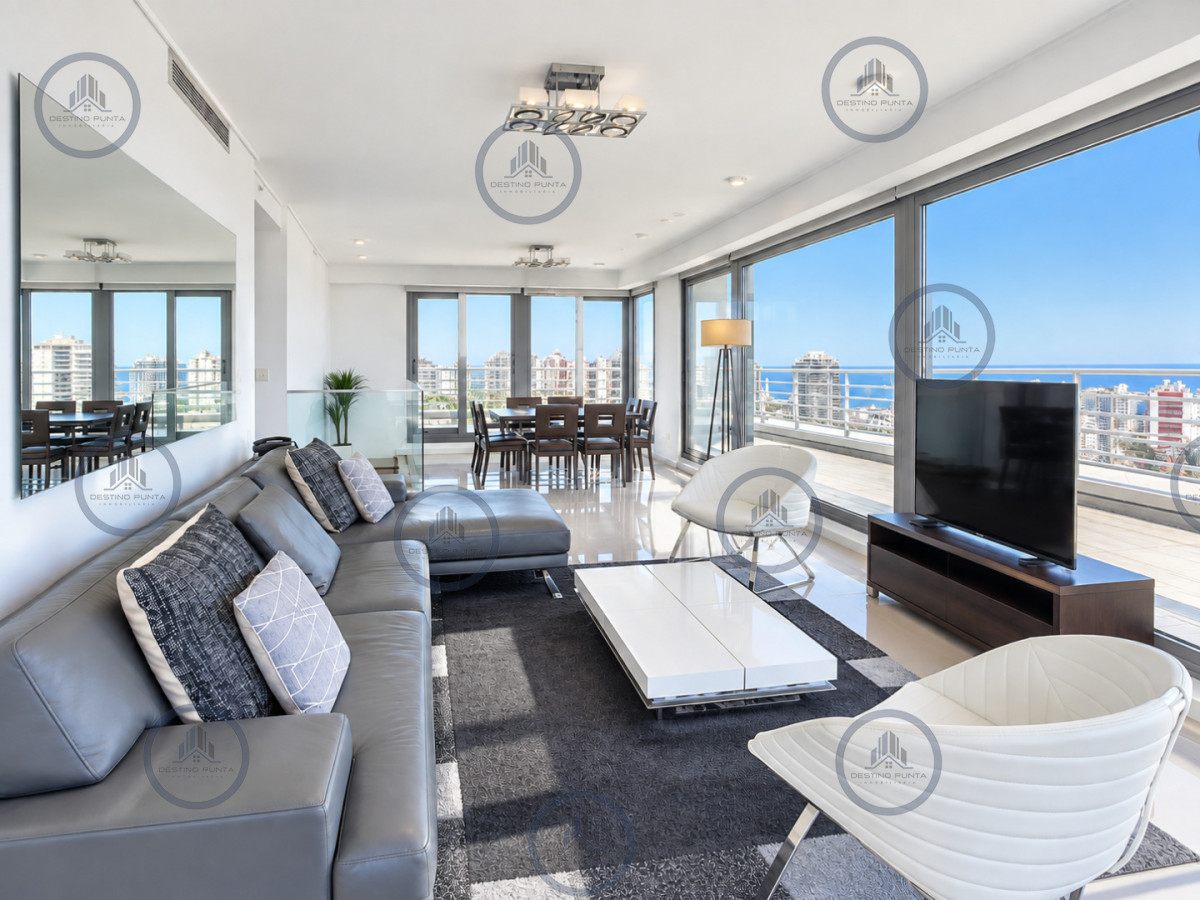 Apartamento ID.3292 - Penthouse Dúplex de 3 Dormitorios en suite con Parrillero, Jacuzzi y Amplias Terrazas con vistas panorámicas. Playa Mansa, Punta del Este