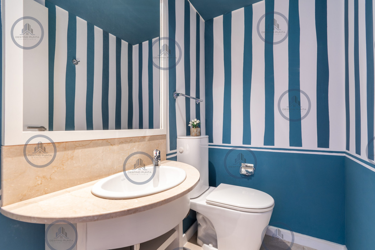 Apartamento ID.53 - Moderno Apartamento sobre playa Brava en torre Le Parc, cuenta con dos dormitorios más dependencia de servicio. Punta del Este