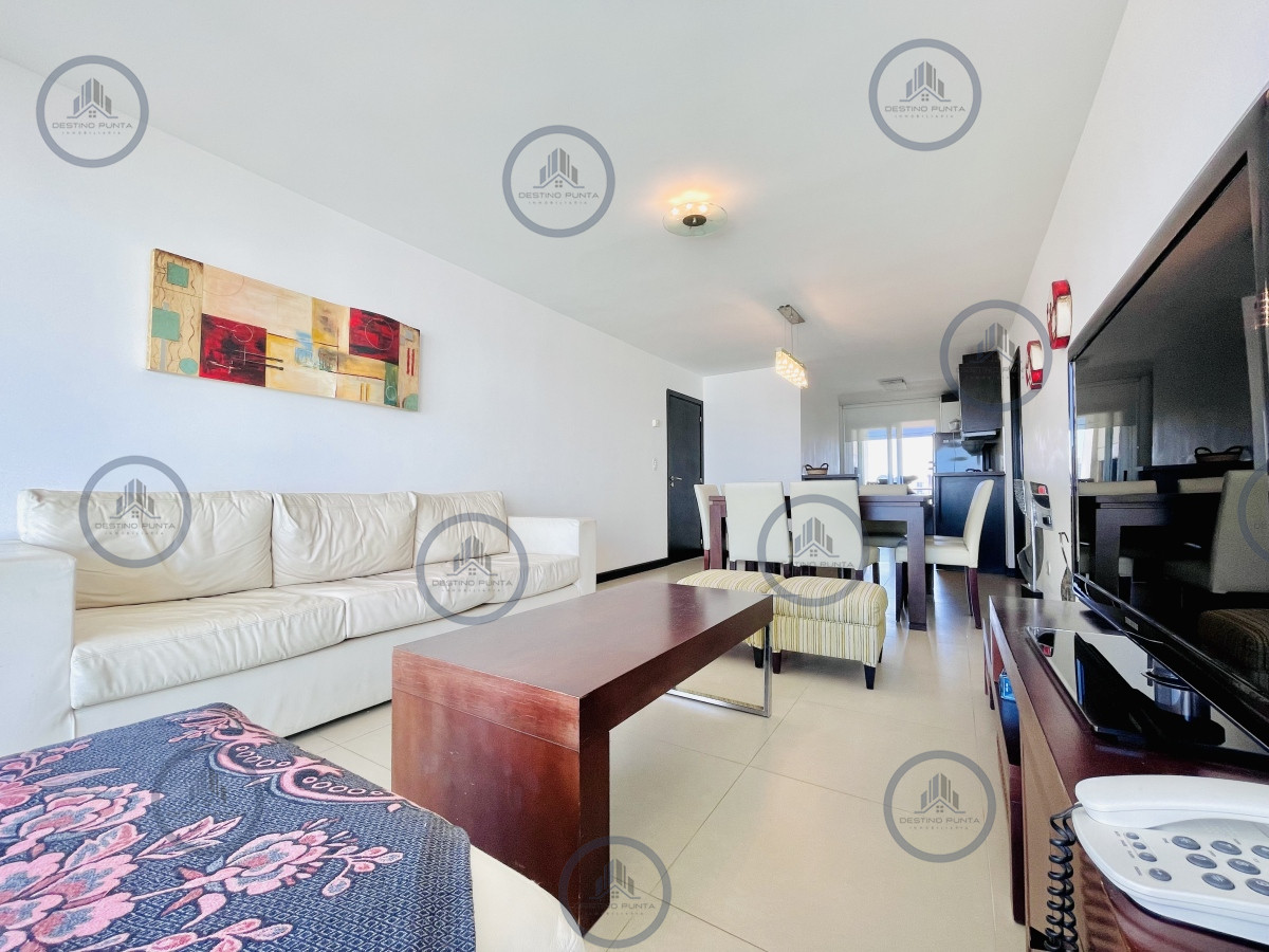 Apartamento ID.1660 - Apartamento de 2 Dormitorios, Vista al Mar y Parrillero en Playa Mansa, Venta