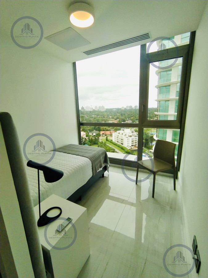 Apartamento ID.2287 - Exclusiva unidad de 4 dormitorios en suite en Fendi Chateu Playa Mansa Disponible Alquiler Anual