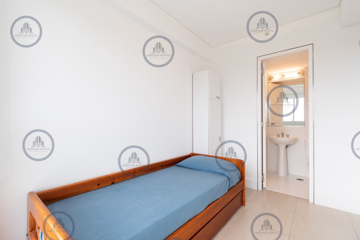Apartamento ID.25 - Venta y alquiler temporario de apartamento de tres dormitorios mas dependencia de servicio en Playa Brava