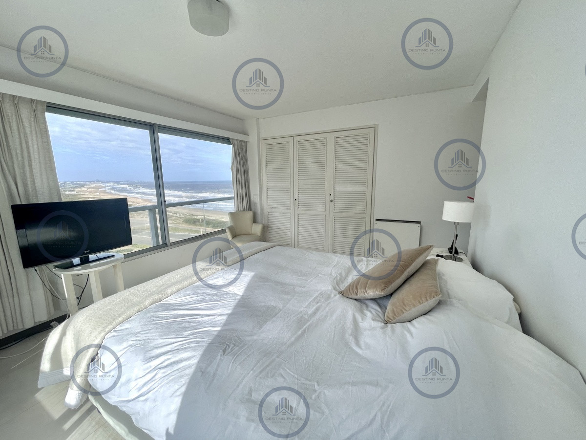 Apartamento ID.968 - Apartamento de 2 Dormitorios en Torre con Servicios - Playa Brava, Punta del Este