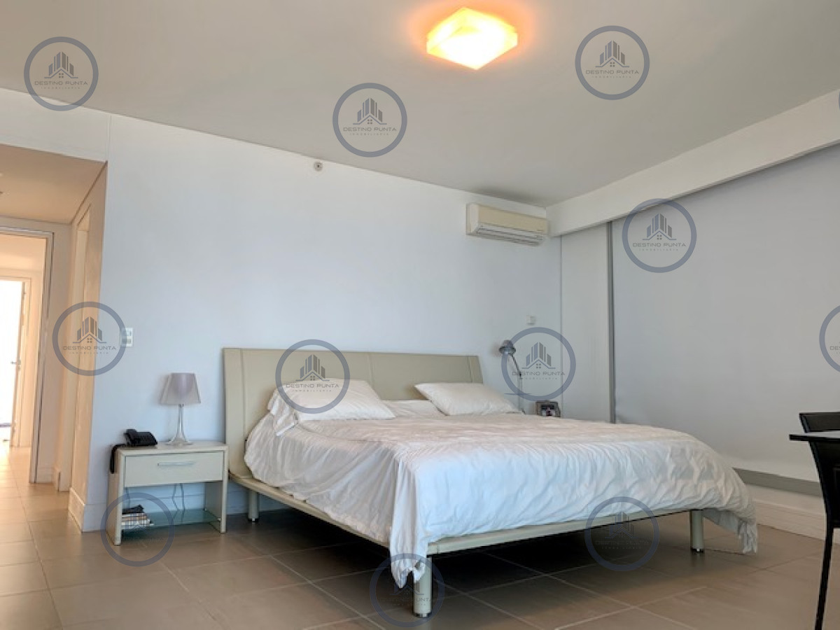 Apartamento ID.25 - Venta y alquiler temporario de apartamento de tres dormitorios mas dependencia de servicio en Playa Brava