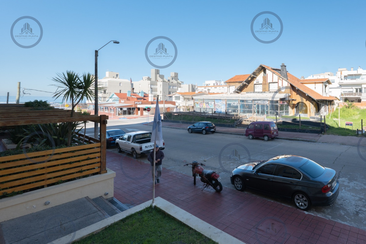 Apartamento ID.2593 - Apartamento de 2 Dormitorios frente al Mar, en Venta, Península de Punta del Este