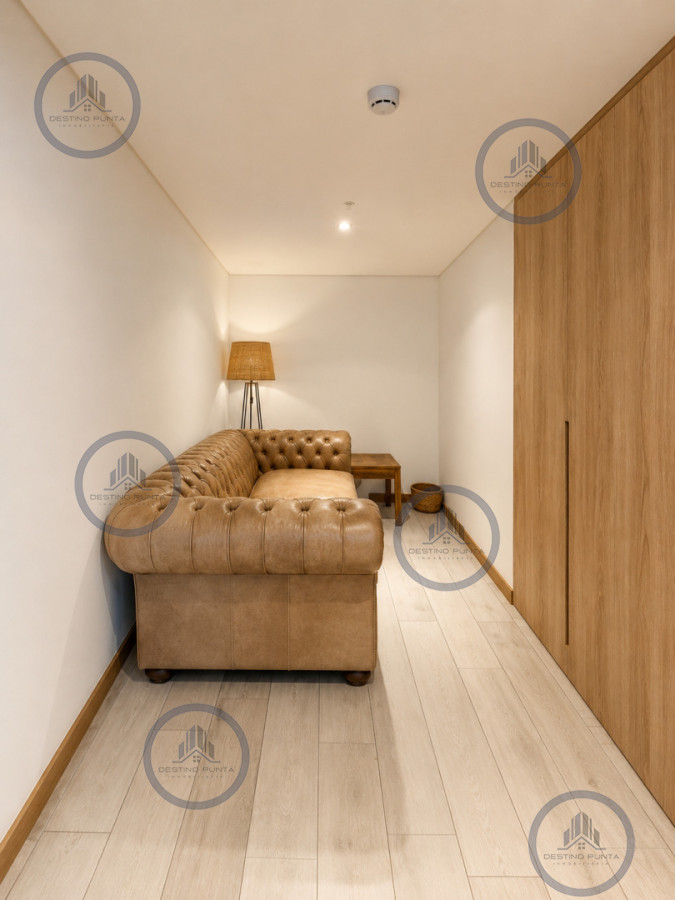 Apartamento ID.678 - Espectacular Apartamento de 2 Dormitorios y Medio, piso alto, Torre Surfside, Punta del Este