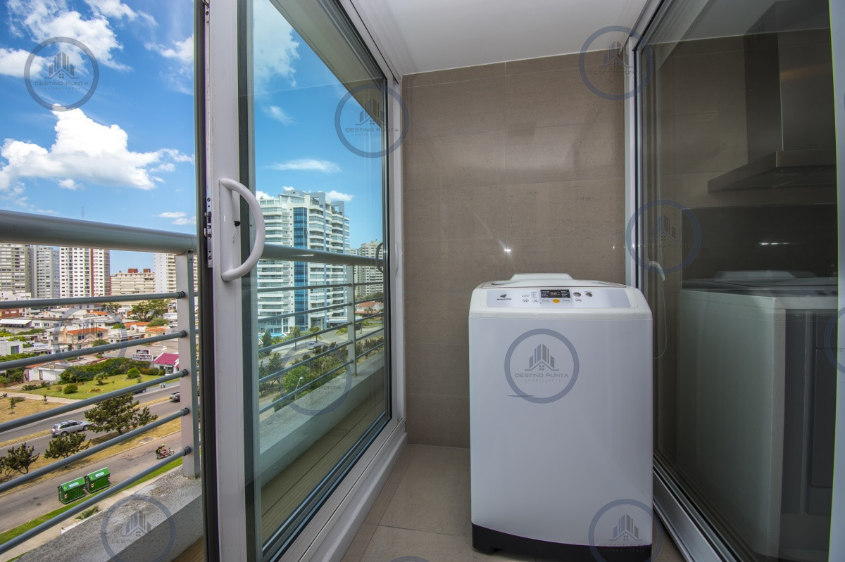 Apartamento ID.158 - Excelente Apartamento de 2 Dormitorios y Dependencia de Servicio en Playa Mansa