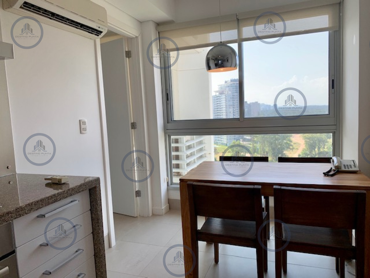 Apartamento ID.51 - Alquiler temporario de apartamento de dos dormitorios más dependencia de servicio sobre Playa Brava, Punta del Este