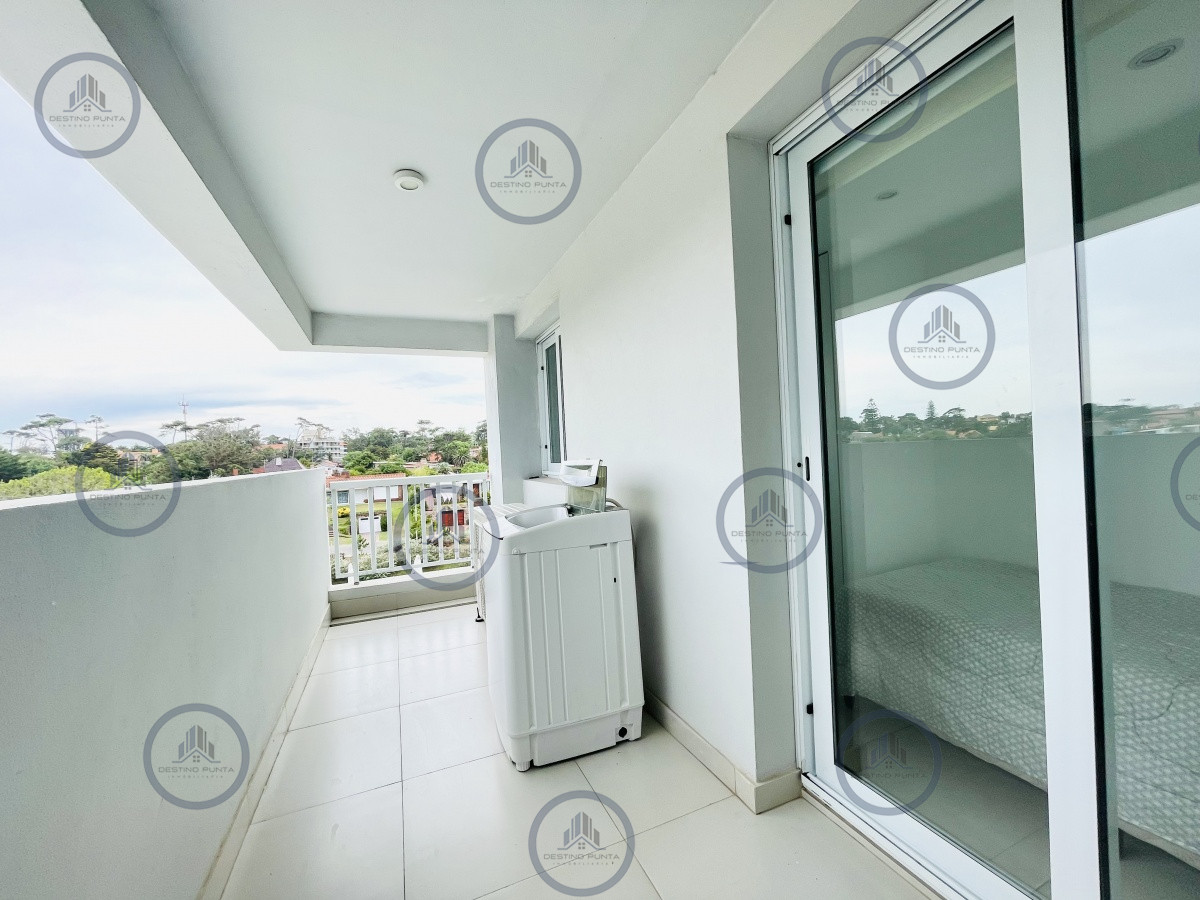 Apartamento ID.304 - Apartamento de 3 Dormitorios y Parrillero Frente al Mar, Playa Mansa