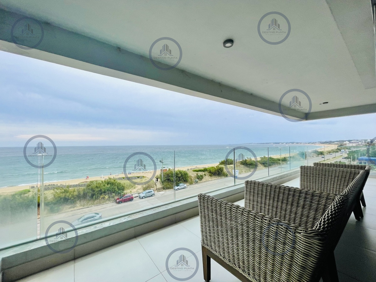 Apartamento ID.304 - Apartamento de 3 Dormitorios y Parrillero Frente al Mar, Playa Mansa