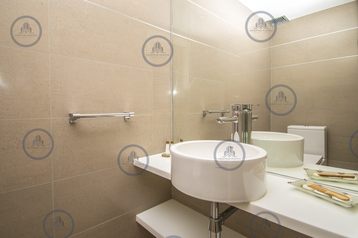 Apartamento ID.158 - Excelente Apartamento de 2 Dormitorios y Dependencia de Servicio en Playa Mansa