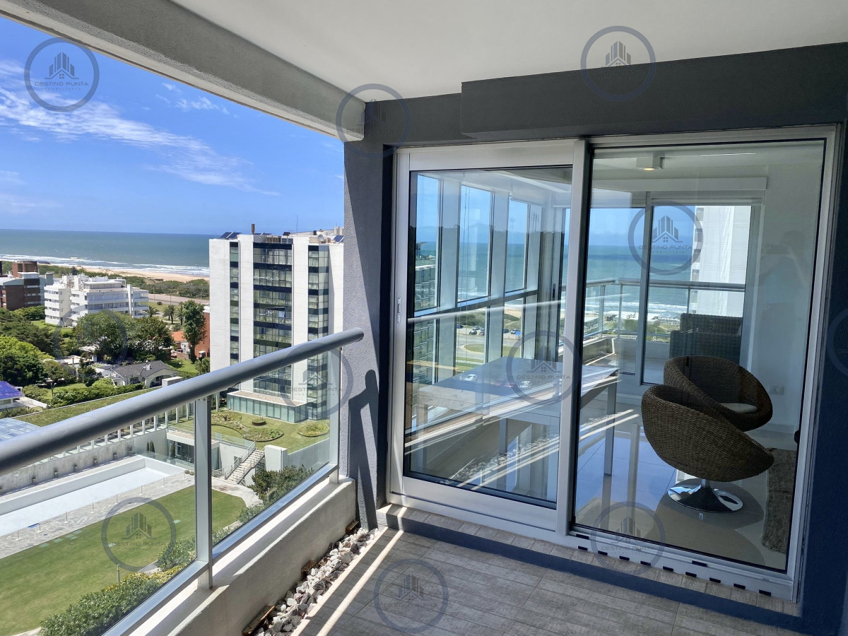 Apartamento ID.2307 - Venta Excelente Apartamento de 2 Dormitorios + Servicio en Brava con Vista al Mar