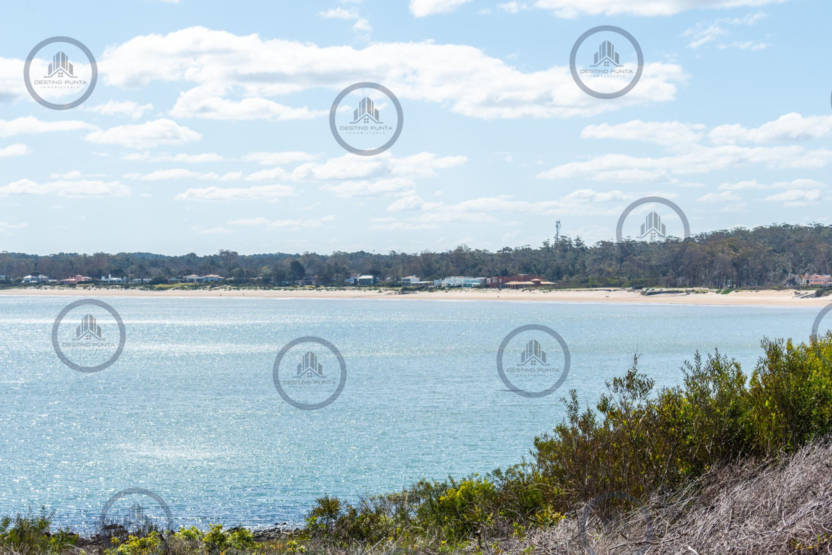 Apartamento ID.9 - Alquier temporario de amplio departamento de tres dormitorios con jardín, Punta Ballena