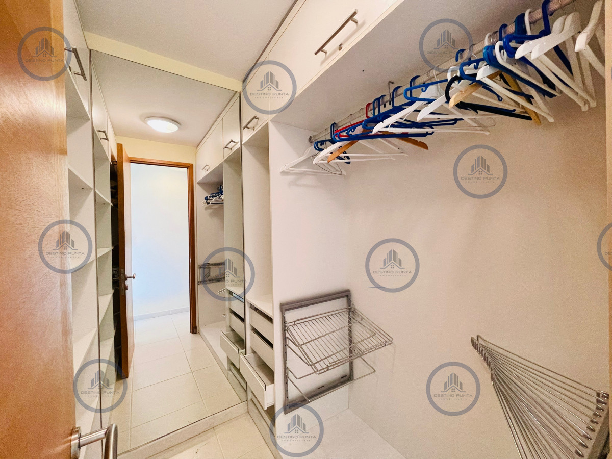 Apartamento ID.216 - Excelente Apartamento de 2 Dormitorios con Vista al Mar, Playa Mansa