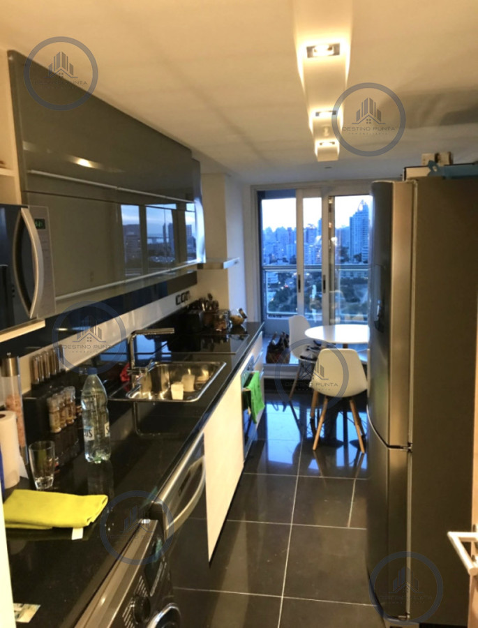 Apartamento ID.174 - Venta de apartamento de 2 dormitorios más dependencia y parrillero en Playa Mansa