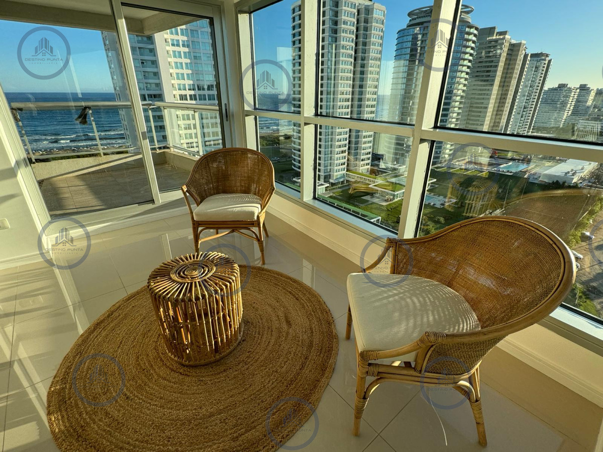 Apartamento ID.2506 - Apartamento de 2 Dormitorios + Dependencia y parrillero propio en Playa Brava