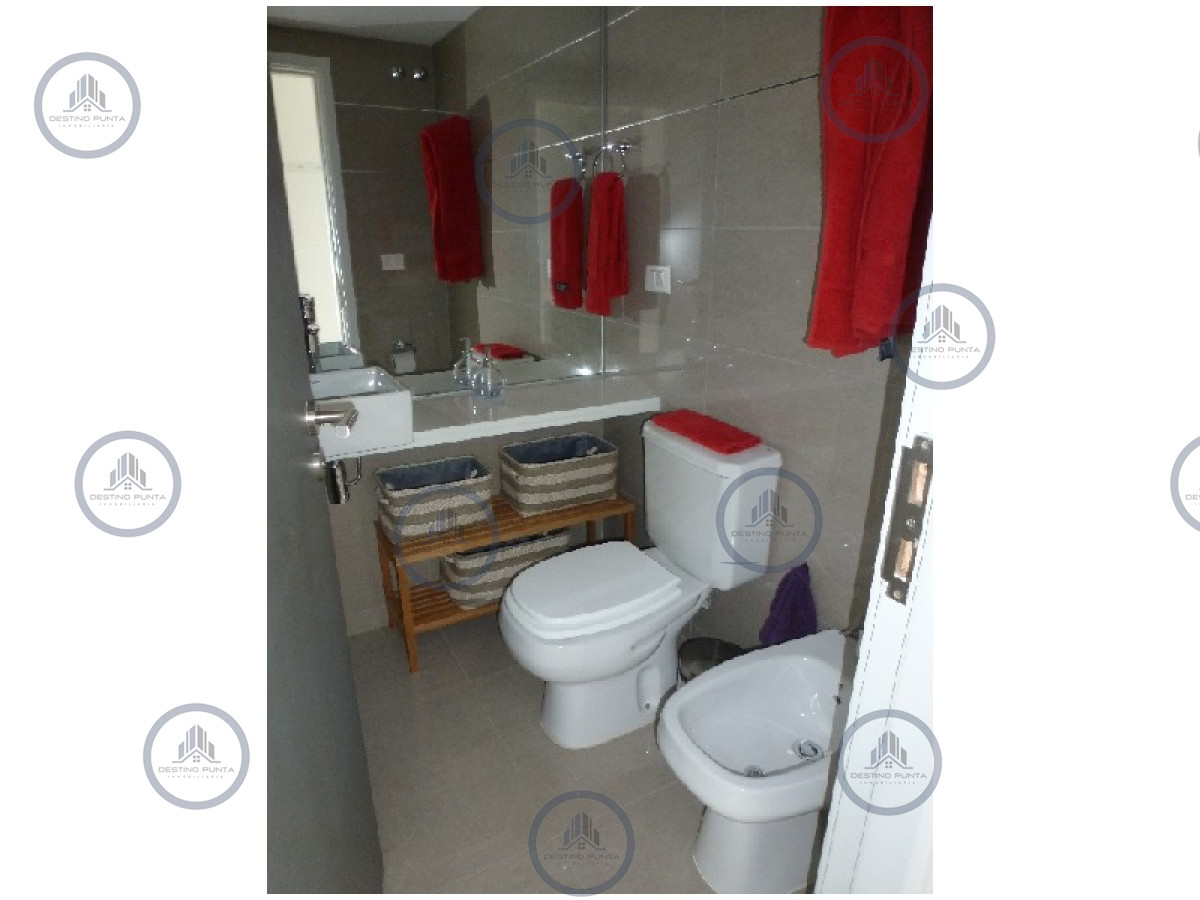 Apartamento ID.447 - Alquiler temporal de apartamento de dos dormitorios con dos baños en Playa Mansa, Punta del Este