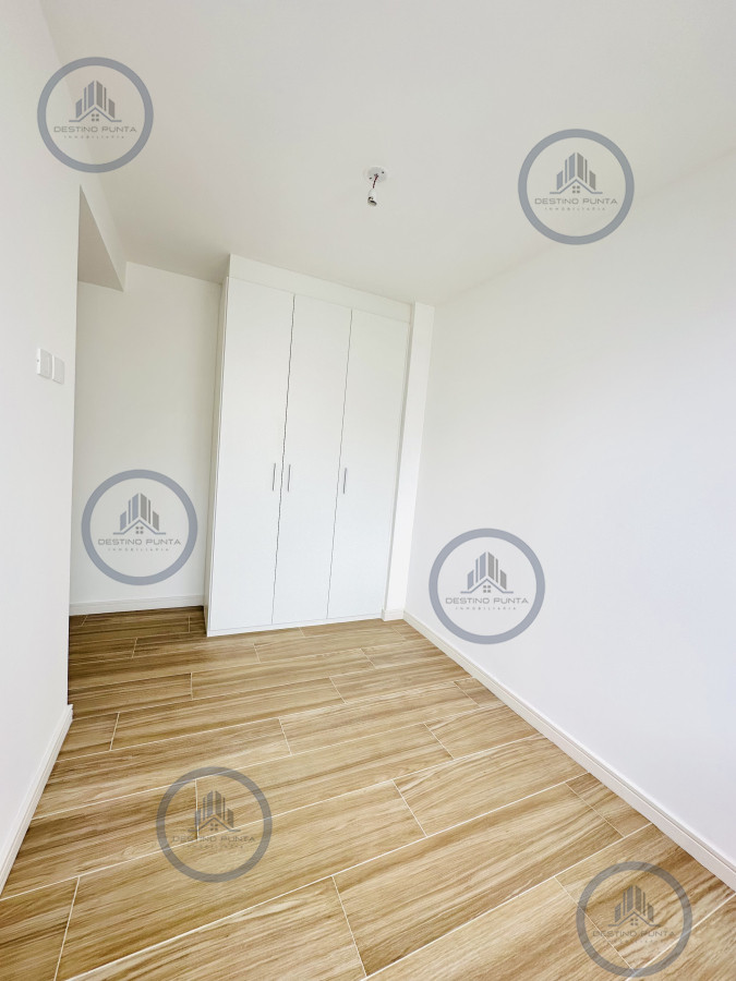 Apartamento ID.1196 - Apartamento de 2 Dormitorios Alquiler Anual, Playa Brava, Punta del Este