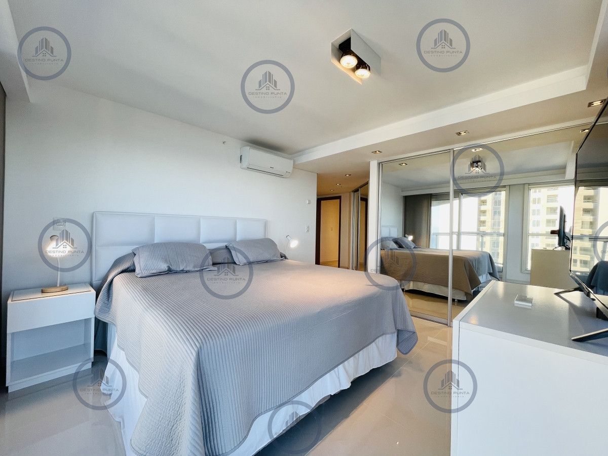 Apartamento ID.1525 - Apartamento de 3 Dormitorios y Dependencia, con Parrillero y Vista al Mar en Playa Brava, Punta del Este 