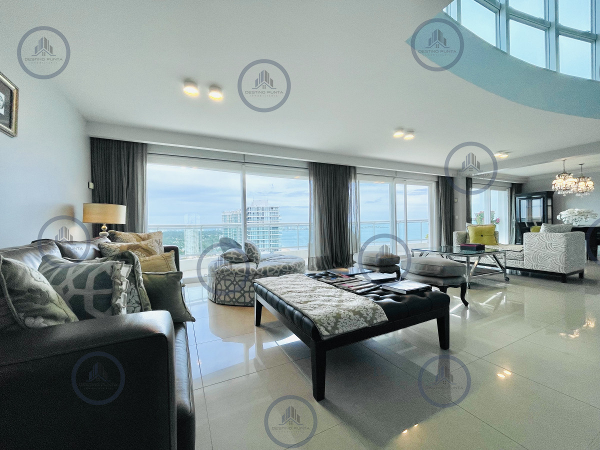 Apartamento ID.2300 - Lujoso Penthouse de 4 Dormitorios con Vista al Mar sobre Playa Mansa, Punta del Este