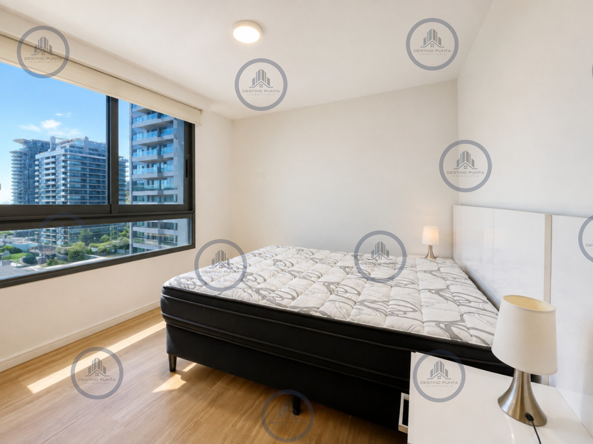 Apartamento ID.1196 - Alquiler anual o venta Apartamento de 2 Dormitorios, Playa Brava, Punta del Este