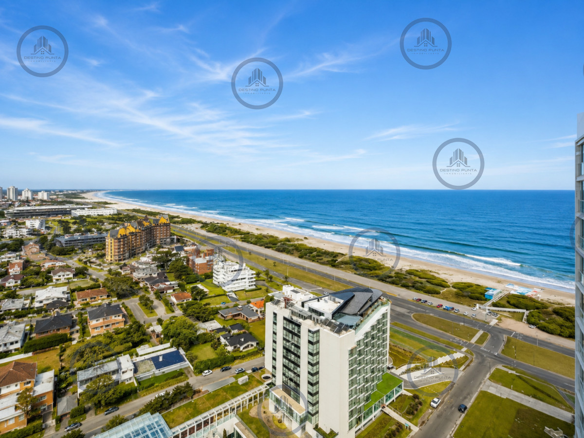 Apartamento ID.150 - Espectacular Penthouse Duplex con 4 Dormitorios + Dependencia y Terraza con Parrillero, en torre premium de Playa Brava, Punta del Este