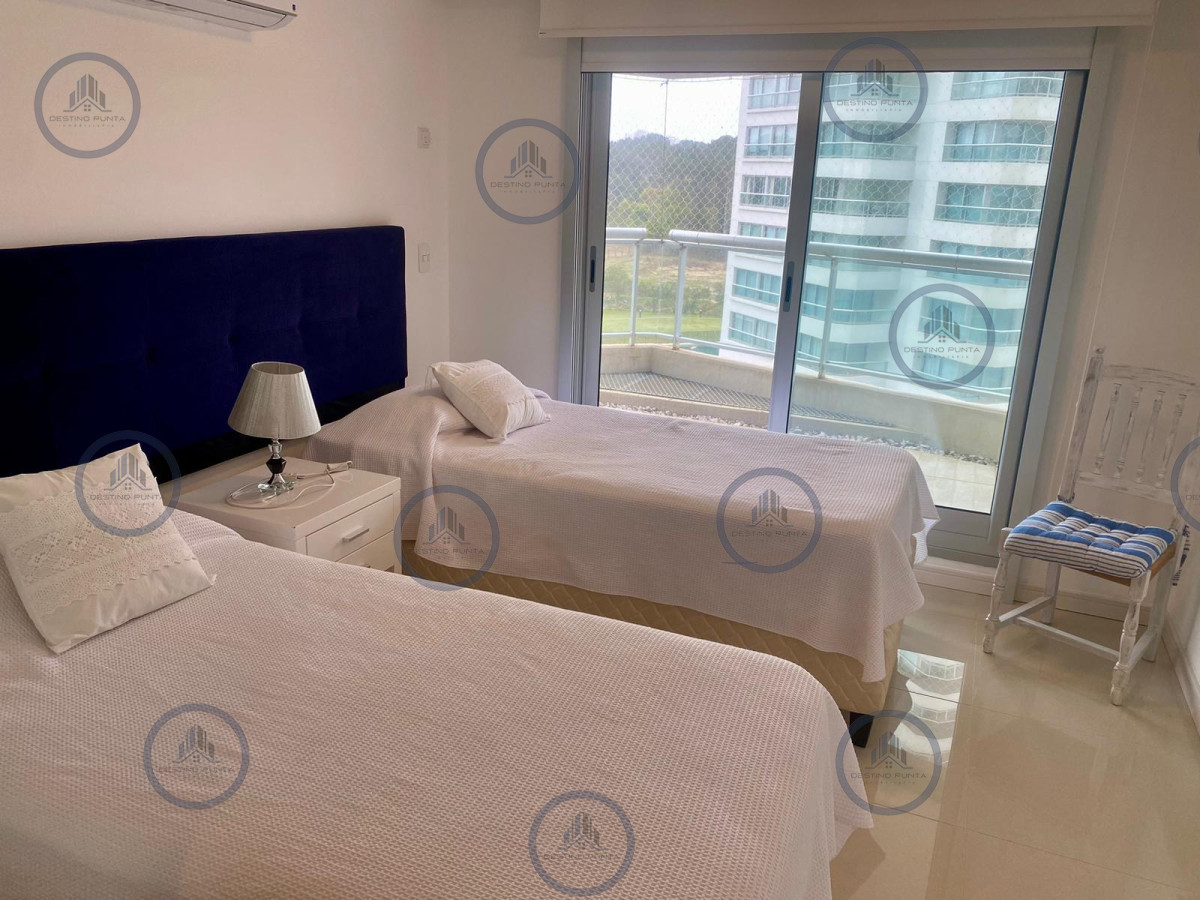 Apartamento ID.2159 - Oportunidad Moderno Apartamento de 2 Dormitorios y Dependencia a Pasos de Playa Brava