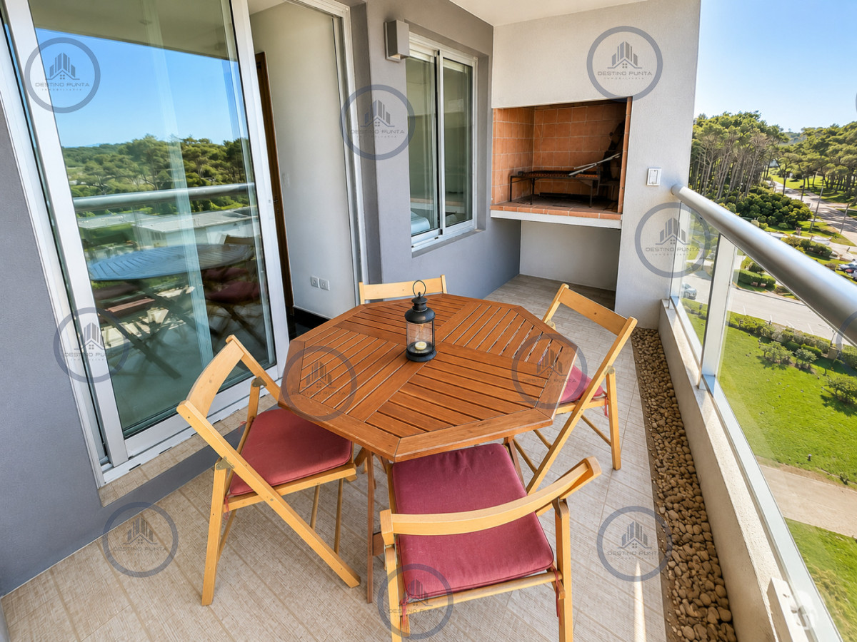 Apartamento ID.3254 - Apartamento de 2 Dormitorios con Dependencia y Parrillero Propio en Playa Brava
