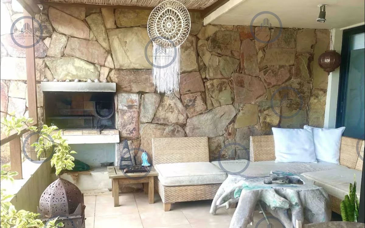 Apartamento ID.2500 - Apartamento en venta de 2 dormitorios y parrillero propio, Punta Ballena