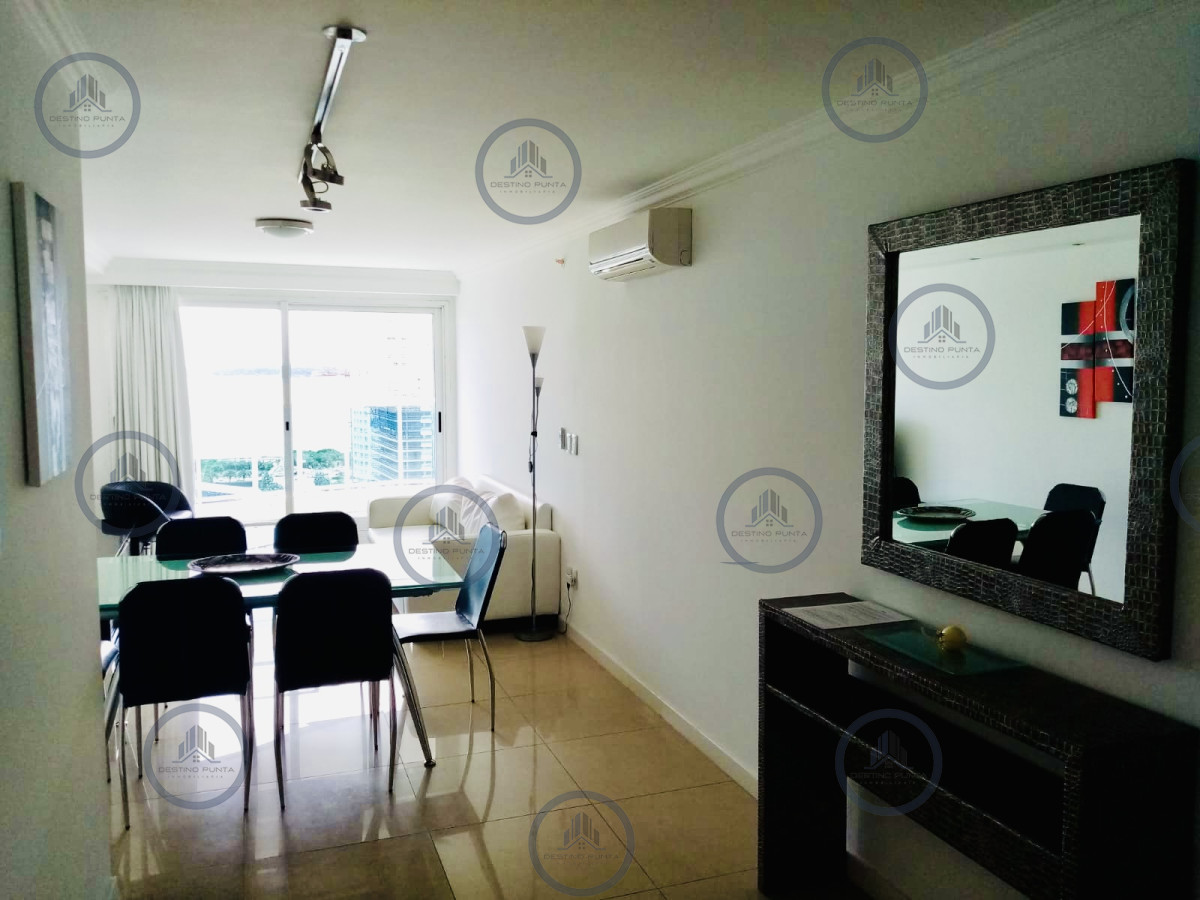 Alquiler temporario de apartamento de dos dormitorios mas dependencia con parrillero de uso exclusivo en Playa Mansa, Punta del Este — fotografía 4