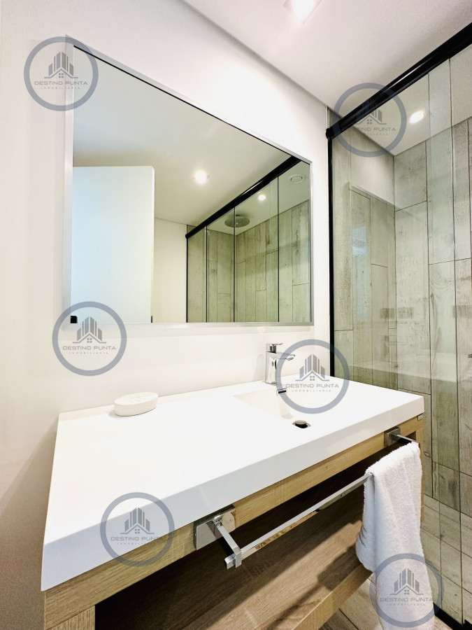 Apartamento ID.677 - Venta y alquiler de apartamento de tres dormitorios con tres suites moderno a estrenar, playa Brava