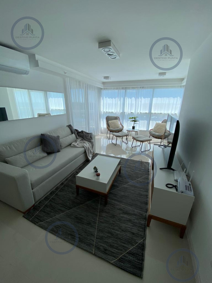 Apartamento ID.173 - Apartamento piso alto de 2 dormitorios en suite más dependencia de servicio y parrillero, Playa Brava
