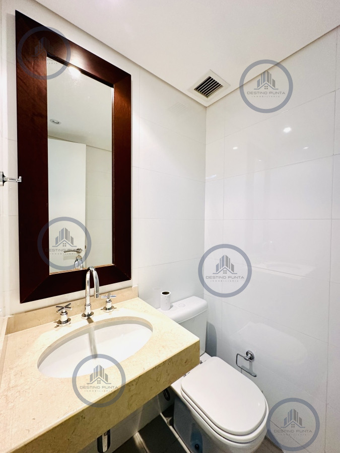 Apartamento ID.1708 - Alquiler temporario de gran apartamento de 4 dormitorios más dependencia en Playa Mansa