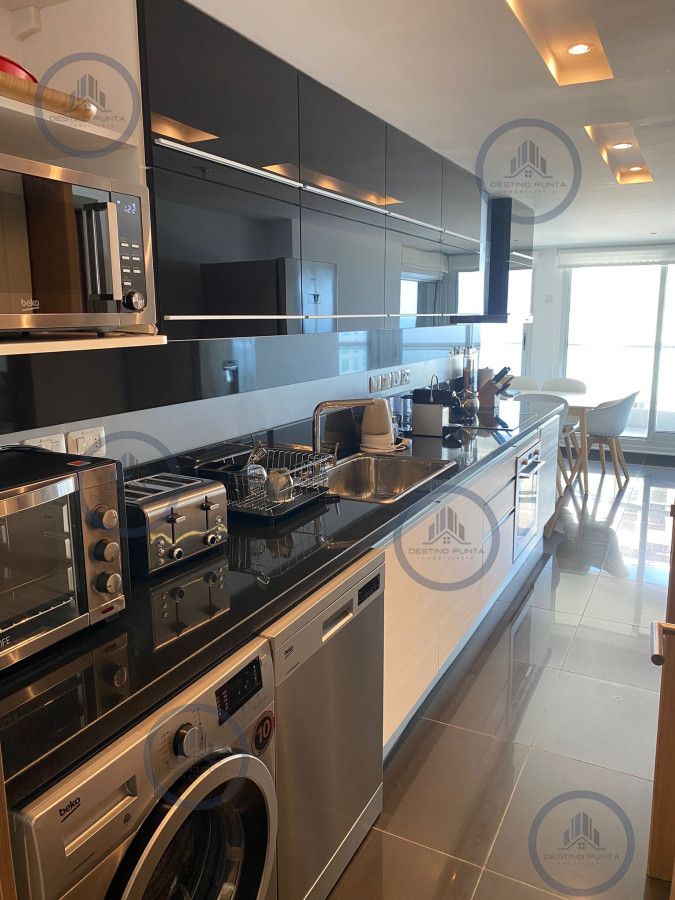 Apartamento ID.1776 - Venta de gran apartamento de 3 dormitorios con parrillero propio en Playa Brava, Punta del Este