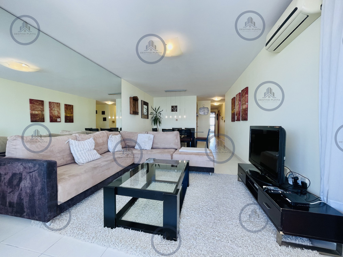 Apartamento ID.216 - Excelente Apartamento de 2 Dormitorios con Vista al Mar, Playa Mansa
