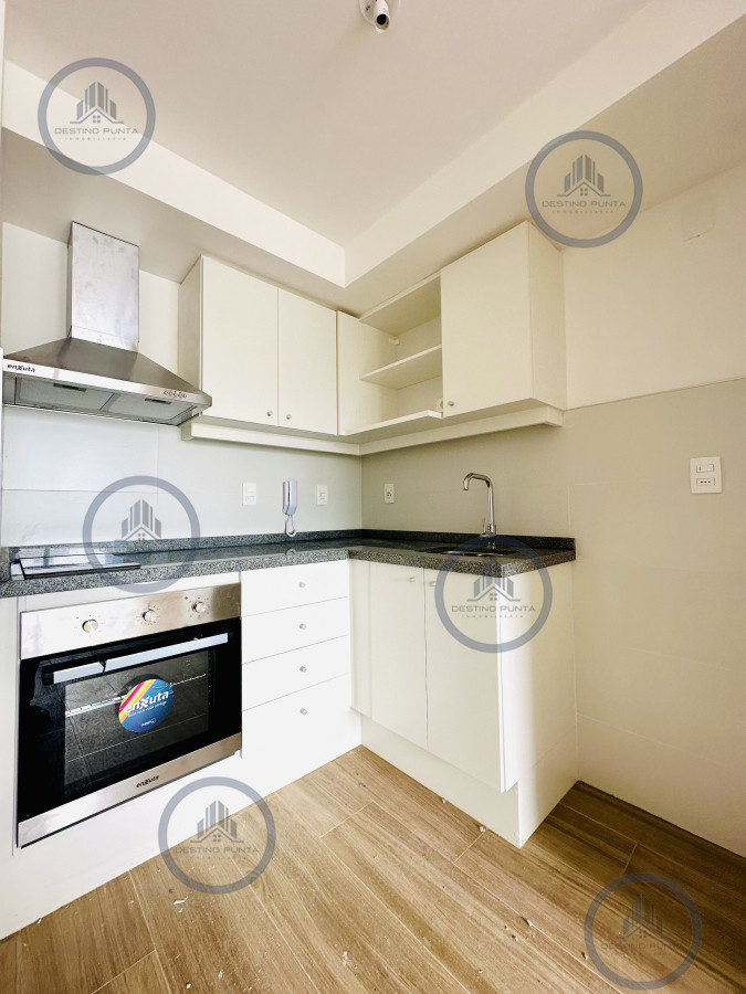 Apartamento ID.1196 - Apartamento de 2 Dormitorios Alquiler Anual, Playa Brava, Punta del Este