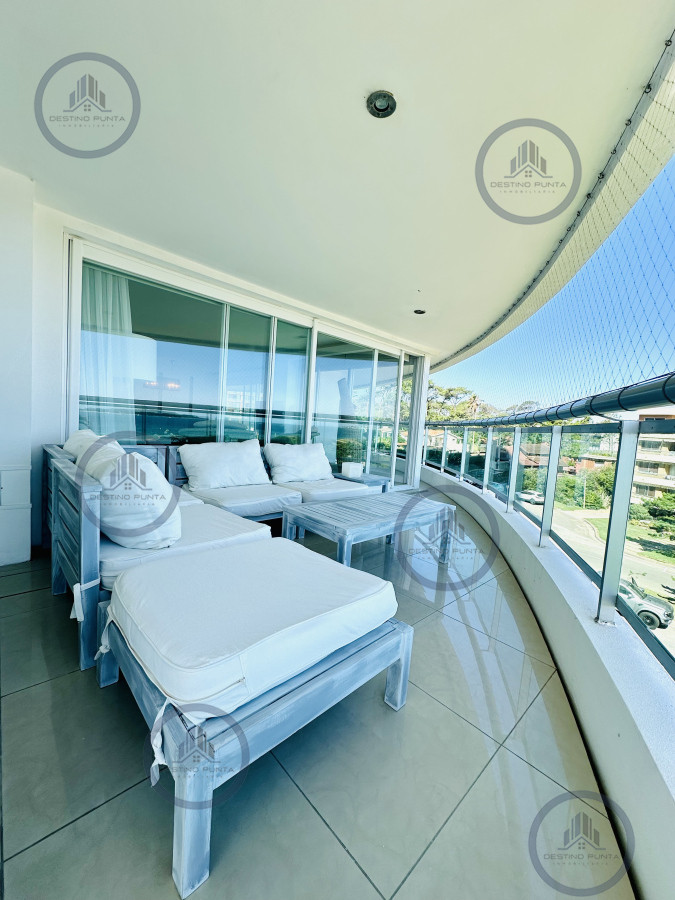Apartamento ID.1708 - Alquiler temporario de gran apartamento de 4 dormitorios más dependencia en Playa Mansa