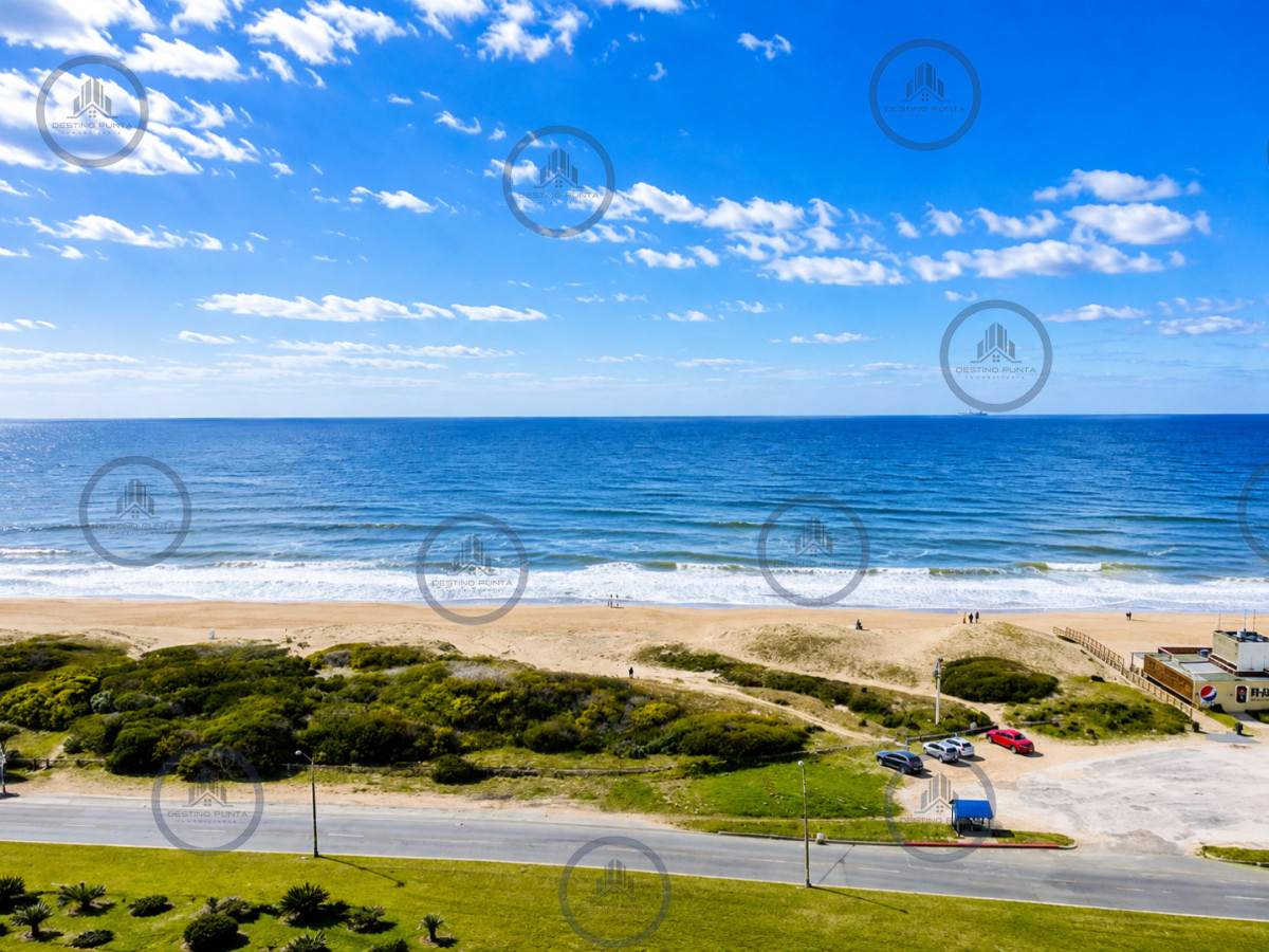 Apartamento ID.484 - Apartamento de 2 Dormitorios más Dependencia en Torre Le Parc, Playa Brava